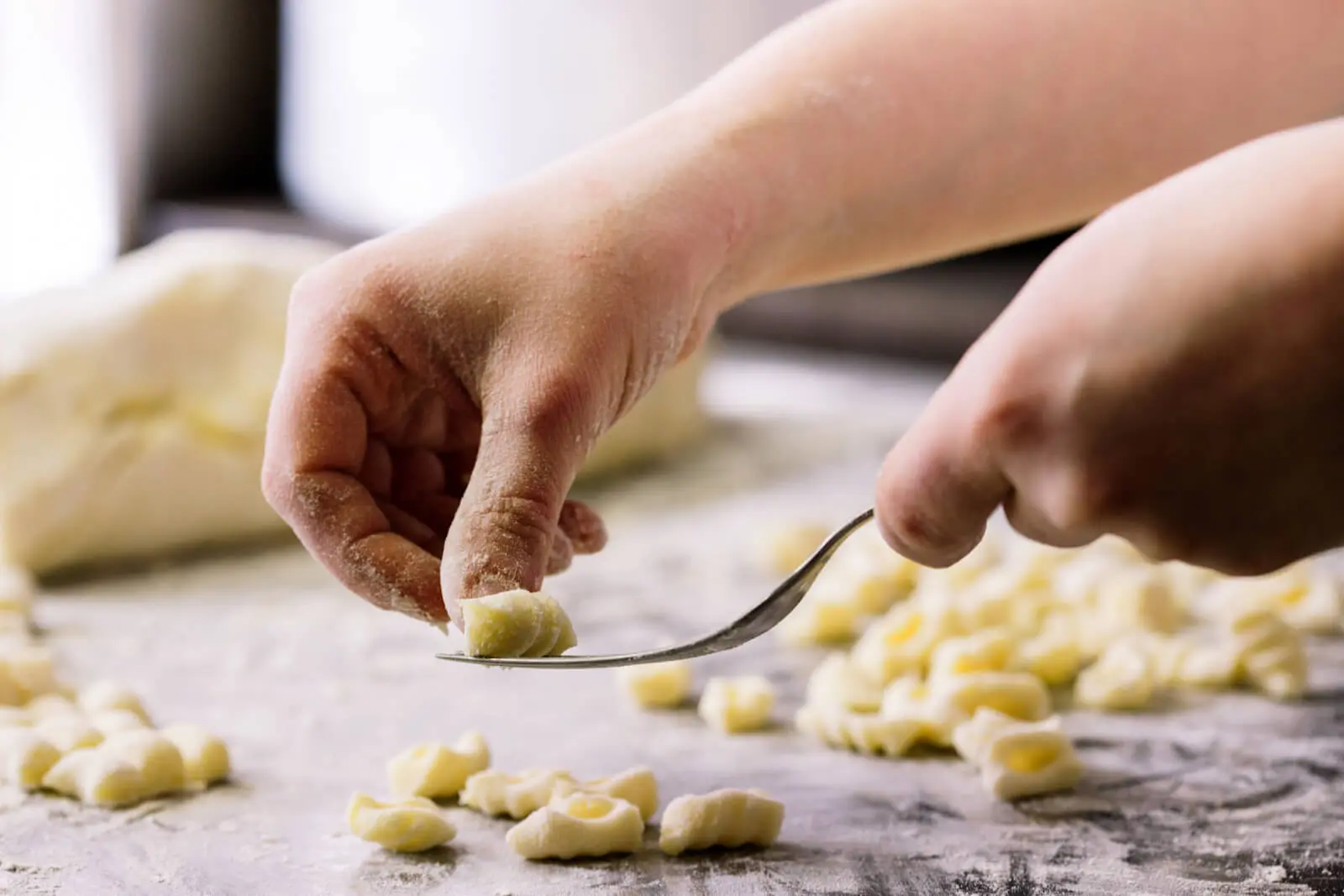 gnocchi di patate "svuotati" a mano come da tradizione Italiana